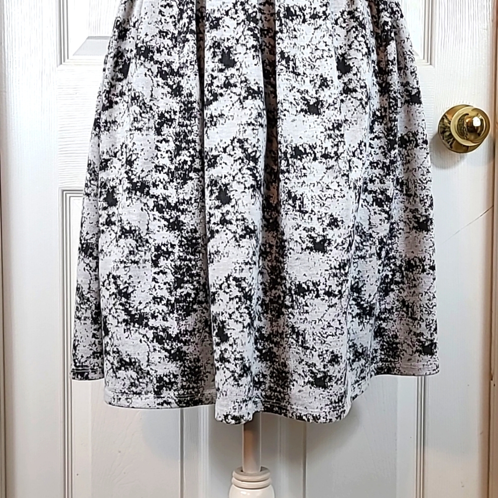 Lula Roe Amelia Dress - Picture 3 of 13